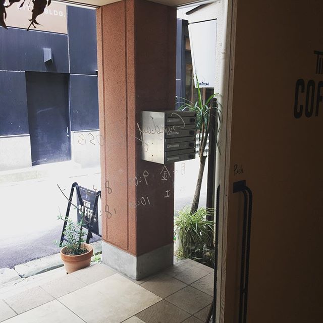 .おはようございます。本日、クッキー系の焼き菓子が揃っています。冷たいコーヒーと一緒にいかがでしょうか〜？お待ちしております。.TINTO COFFEE 月ー金  9:00ー18:30土・祝 10:00ー18:30...#coffee#cookie#coffeestand#coffeetime#tinto coffee#渋谷#青山#コーヒー#クッキー