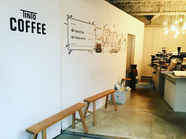 .気持ちの良い秋晴れですね店内に、秋の香りを含んだ風が入ってくるのでとっても気持ちが良いです。コーヒーがとても美味しく感じる季節ですね。本日、18時半まで営業しております️...#渋谷#青山#表参道#coffee#coffeeshop#coffeestand#coffeetime#コーヒー#コーヒースタンド