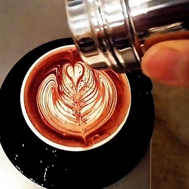 おはようございますコーヒー屋さんだけどホットチョコレートも人気なTINTO COFFEEです♪ ホットチョコレートで癒されに来てくださいね