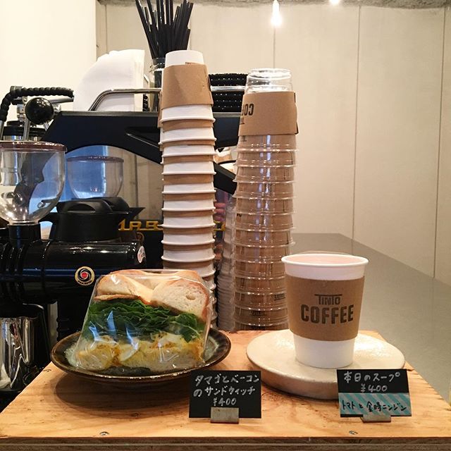 .本日も、日替わりのサンドウィッチとスープをご用意しております。スープは、単品購入も可能ですが、サンドウィッチと一緒に召し上がって頂くのが、おススメです！本日も18時半まで営業しております。...#渋谷#青山#表参道#コーヒー#コーヒースタンド#ランチ#coffee#coffeestand#latte#lunch