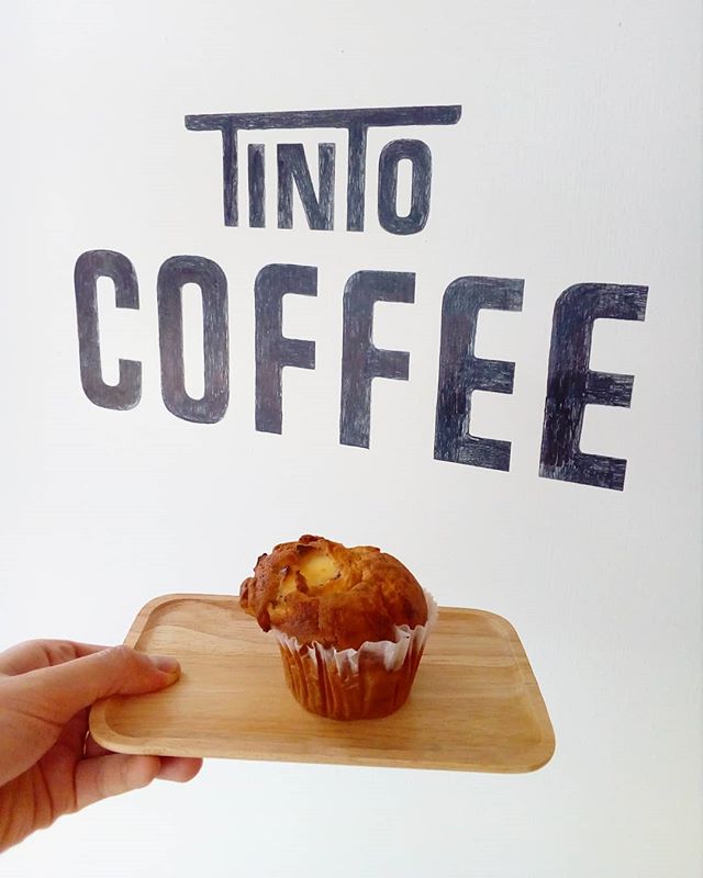マフィン焼けました [TINTOCOFFEE GW お休みのお知らせ]5月1日、2日　通常営業5月3日～6日 　お休みです。宜しくお願いします#TINTICOFFEE#コーヒー#coffee #cookies#cake #渋谷#表参道#青山#レモンケーキ#コーヒー
