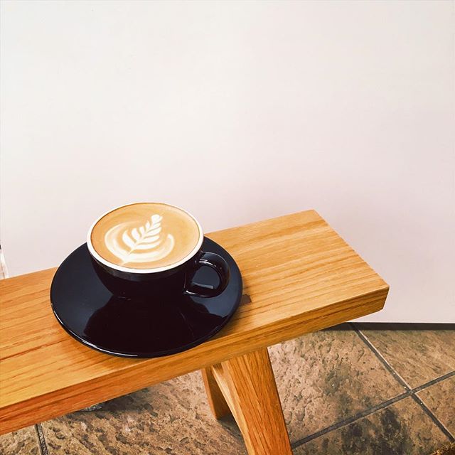 .おはようございます！日曜日の定休日も含め、4日間お盆休みをいただきました。今日から通常営業しております！クッキーやバナナブレッドもご用意しております。 コーヒーとご一緒にどうぞ。.本日も18:30まで営業しております。ぜひお立ち寄り下さい^ ^..#tintocoffee #coffee #coffeeshop #cappuccino #coffeetime #shibuya #omotesando
