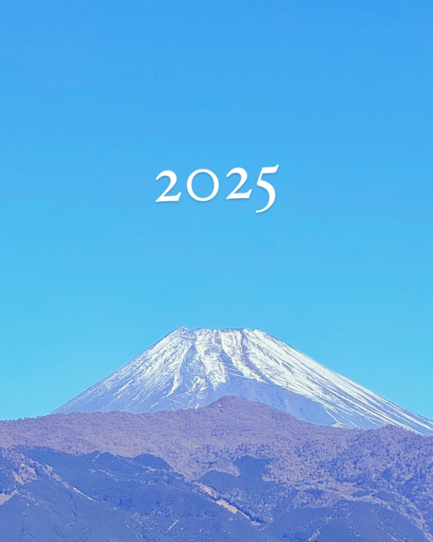 .明けましておめでとうございます。昨年も足を運んで下さり、ありがとうございました。みなさまのおかげで、変わらず同じ場所で営業を続けられることをありがたく思っております。年明けは6日からの営業となります。いつものように、渋谷の片隅でみなさまのお越しをお待ちしています^^今年もどうぞよろしくお願いします!TINTO COFFEE
